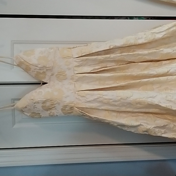 NEW Trixxi  Floral Jacquard Gown Yellow/Silver Long Formal Sz 0 Juniors - Picture 5 of 9